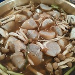 土居のいもたき - まずは生ものとか里芋を投入。