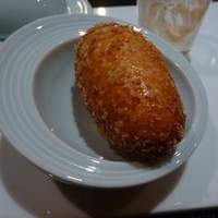 Maison de h-l'E´ridan - 名物、カレーパン。