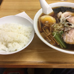 チャーシュー麺、半ライス。
          