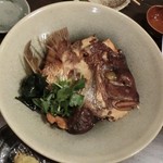 ＜2016／9月＞鯛のアラ煮　880円。身もたっぷり