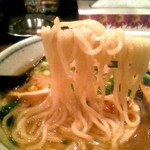 らあめん創房 えじそん - コテコテ白湯らぁめん（塩）の麺のタイプ：中細ストレート麺（自家製）