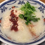 おかゆと麺のお店　粥餐庁 - 蒸し鶏とミョウガの粥580円