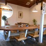 手打ち蕎麦 仙太郎 - 内観：大船（大テーブル）が真ん中に