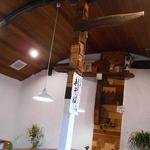 手打ち蕎麦 仙太郎 - 内観：天井の奥には神棚