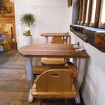 手打ち蕎麦 仙太郎 - 内観：奥のテーブルには大きな窓