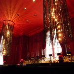 ガストロノミー ジョエル・ロブション - ウエイティングルームに使われる　バー（フランス人は赤が好き！？）