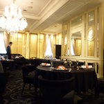 ガストロノミー ジョエル・ロブション - 内装はフランスから運んで来たものとの話です