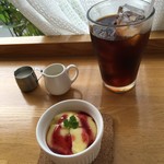 鵠沼パスタダイナー スプーン - アイスコーヒーとマンゴープリン
      