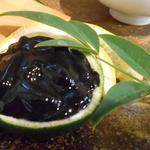 手打ち蕎麦 仙太郎 - お昼も夜もちょい飲みセット　前菜５種　富山産黒造り（塩辛）ゆず皮の器で
      