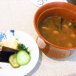 京口町　てるい - ナメコだったかな？のお味噌汁と香の物
