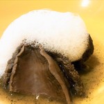 京口町　てるい - 鮑の柔らか煮　桜の燻製の香り　白い泡は何だったかな？