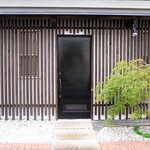 京口町　てるい - 以前の入り口は今は勝手口　客用は向かって左手奥