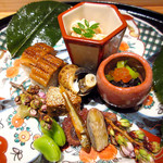 竹ざき - 5】八寸：穴子寿司 イイダコ 琵琶湖小鮎 そら豆 バイ貝 鶏の松風焼き 鯛の子 花わさび 海苔(2016.4)