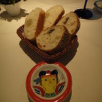 リストランテ ダ ニーノ - オリーブのパン　ゴルゴンゾーラのパン