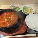 まる飯 - [ランチ］スン豆腐チゲ+ライス定食