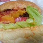 A Burgers Cafe - チェダーチーズバーガーです。