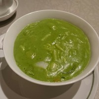 中国飯店 富麗華 - 海鮮と板春雨入り　濃厚アボカドスープ