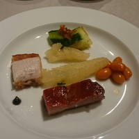 中国飯店 富麗華 - 焼き物入り前菜盛り合わせ