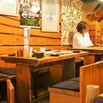 難波 炭焼笑店 陽 - 店内（テーブル席）