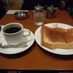 楡 - モーニング（シナモントースト）とコーヒー