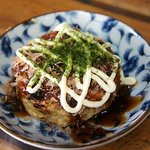 まよい焼でんちゃん - “ミニお好み焼き”(160円)。