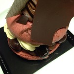 カズノリ イケダ アンディヴィデュエル 南町通店 - マカロンフォレノワール（590円）