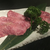 焼肉 にくなべ屋 神戸びいどろ 北野坂店 - 神戸牛カルビ(¥980)