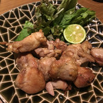 地鶏や 徳兵衛 - 阿波尾鶏の豪快網焼き(¥780)
