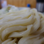 四方吉うどん - ボディはしっかりしていますが、多客時間帯の対応なのか、やや茹で置き感否めず、惜しい！