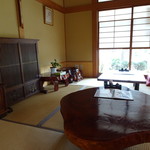 讃岐づくり本格手打ちうどん 麦の季 - お座敷もあります。