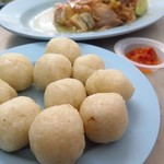 Kedai Kopi Chung Wah - 料理写真:桃太郎のおとぎ話のキビ団子のように丸い