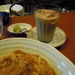 ムーンボウ - チキンカレーとアイスチャイ（貴重な２shot）