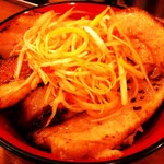 麺屋こうき - 炙りチャーシュー丼！！香ばしさが食欲を刺激します！！麺類だけではまだ足りないという超肉食さんのためのメニュー！