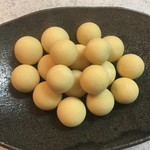 Lakrids by Johan Bülow - ピーチチョコでコーティングされたリコリス菓子です