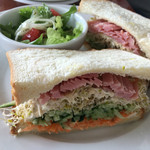 バースブック珈琲 - ハム タマゴたっぷり野菜のサンドイッチプレート(¥350)