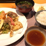 旨い料理・旨い酒 じょうじ - ランチより
      天麩羅定食1700円