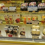 ケーニヒスクローネ - ショーケース