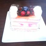 ヒロセ洋菓子店 - セピア　ラズベリーのケーキ