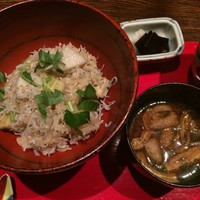 賛否両論 - しらす、茄子、里芋のご飯と味噌汁