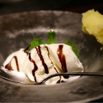 焼肉ホルモンせいご - 自家製スイートポテトのバニラ添え