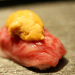 焼肉ホルモンせいご - 松坂牛イチボと北海道産馬糞雲丹の握り