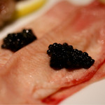 焼肉ホルモンせいご - 黒毛和牛タン昆布〆フランス産キャビアを載せて
