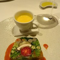 ヴレ ド ヴレ シェ ヒロ - 夏野菜のテリーヌ　南瓜温かいスープ