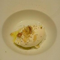 ヴレ ド ヴレ シェ ヒロ - アミューズ：ふわふわのシェーブルチーズ