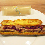 ラ・トラース - 3】前菜2：フォアグラテリーヌといちじくのエクレア(2016.8月)