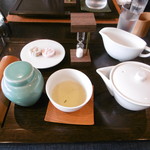茶房 藤花 - 温かい煎茶１杯目