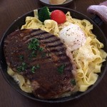 白のフライパン - ビフテキカルボ  パスタ大盛