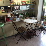 菓子工房 おおはら - 店内のテーブル２０１６年９月