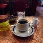 珈琲 タイムス - □ブレンドコーヒー 550円(内税)□ テーブルが銅板みたいでなんかスゴい!