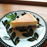 喫茶トラカイ - ブルーベリーチーズケーキ。450円